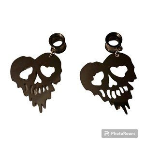 00G Black Guage Tunnel Dangle Skull Heart Earrings